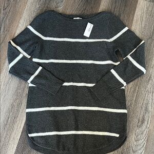 (4) NWT Reitmans Sweater